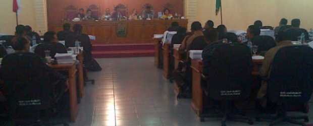 Suasana sidang di kantor DPRD Manggarai