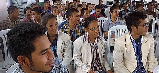 Mahasiswa STKIP yang hadir dalam acara di Susteran Wae Lengkas Ruteng, Minggu (30/11/2014). (Foto: Floresa/ADB)