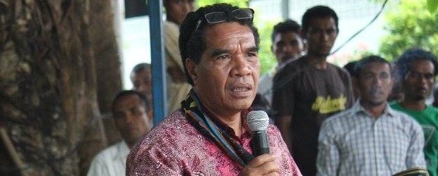 Bupati Yosep Tote