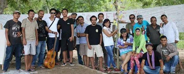 Kelompok pemuda di Labuan Bajo yang bergabung dalam gerakan "Save Pede". (Foto: dok.)