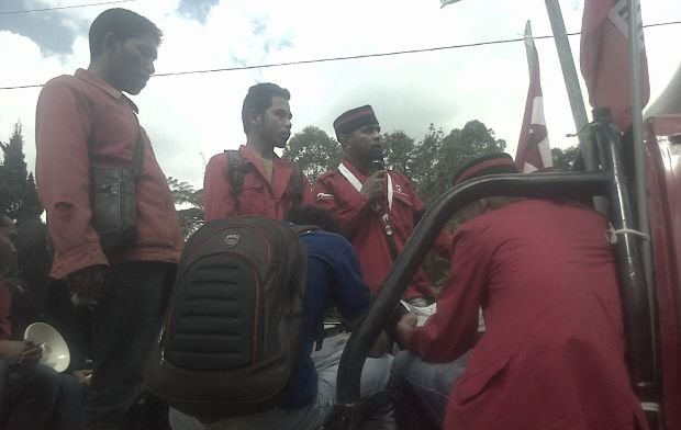Aksi demo GMNI Manggarai di Ruteng, Kamis (2/7/2015)