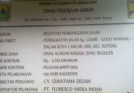 Informasi pengerjaan jalan di papan proyek