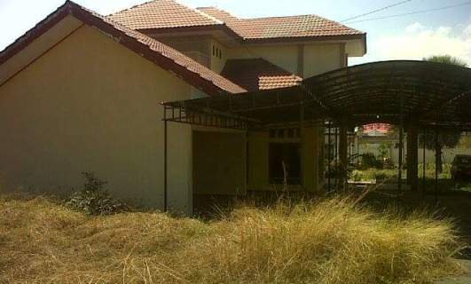 Rumah jabtan Ketua DPRD Manggarai Barat tak dihuni (Foto :Sefry Jemandu/Floresa)