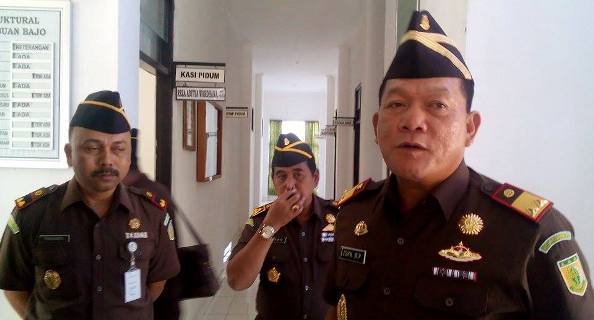 Kejati NTT Jhon Purba SH saat berkunjung ke Kejari Labuan Bajo, Kamis (13/8/2015)