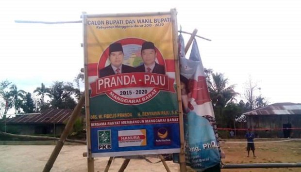 Ssalah satu baliho pasangan Fidelis Pranda-Benyamin Padju. (Foto : Facebook)