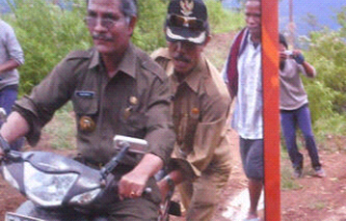 Chris Rotok (belakang) dan Deno Kamelus (depan)
