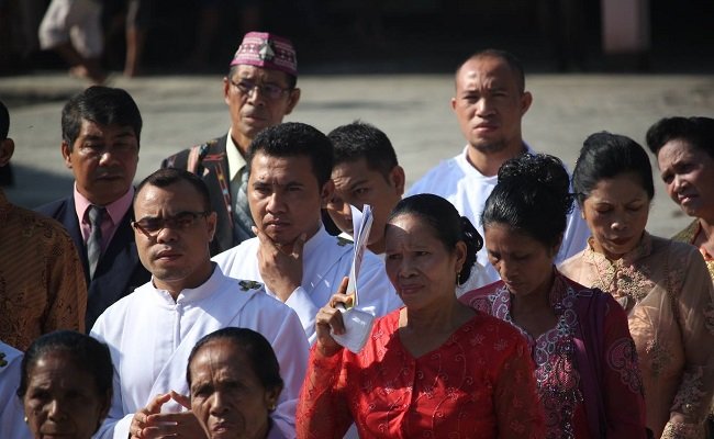 Beberapa dari imam baru SVD yang ditahbiskan di Maumere, hari ini, Sabtu