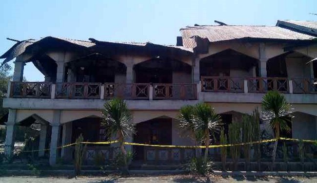 Waringin terbakar