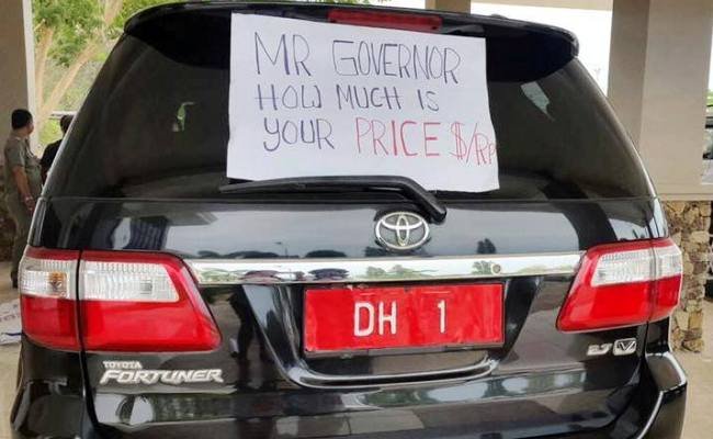 kritikan untuk Gubernur NTT Frans Lebu Raya