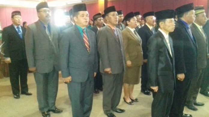 para-pejabat-eselon-ii-b-yang-dilantik-bupati-manggarai-deno-kamelus-pada-kamis-29-desember-2016