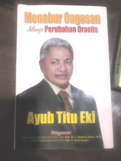 Buku Biografi yang ditulis Bupati Ayub