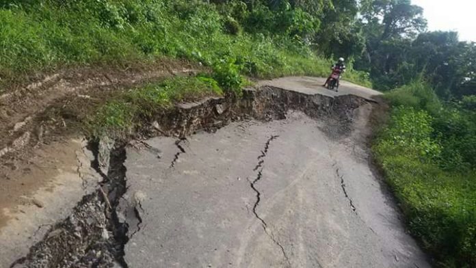 jalan-terang-labuan-bajo-yang-putus-akibat-longsor