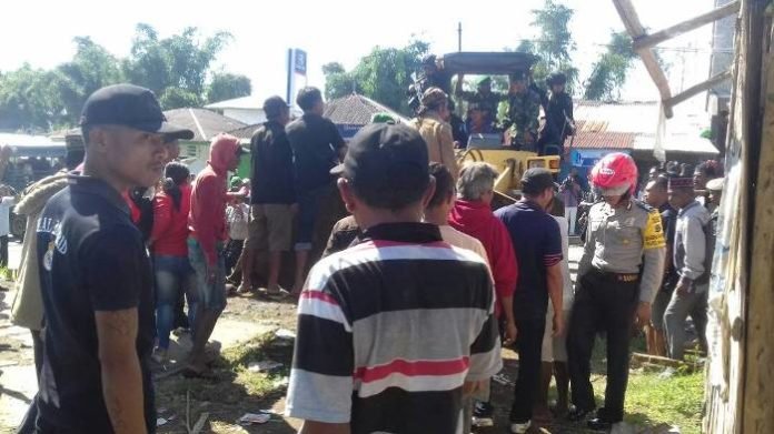 Warga protes pasar puni2