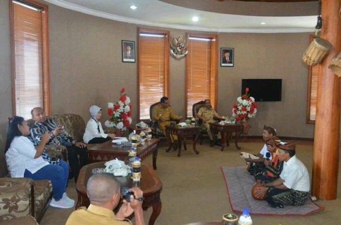 Foto adat Manggarai