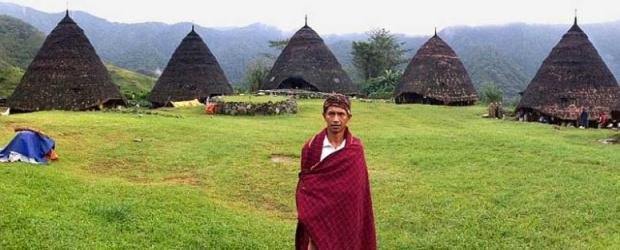 Seorang warga di Wae Rebo-Manggarai salah satu kampung yang menjadi destinasi wisata saat ini. (Kompas.com)