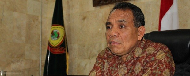 Gubernur Frans Lebu Raya
