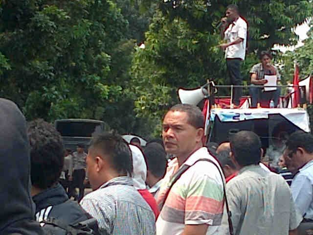 Aksi unjuk rasa Formadda NTT dan Kommas Ngada-Jakarta, Rabu (30/4/2014) mendesak penuntasan kasus pemblokiran Bandara Turelelo