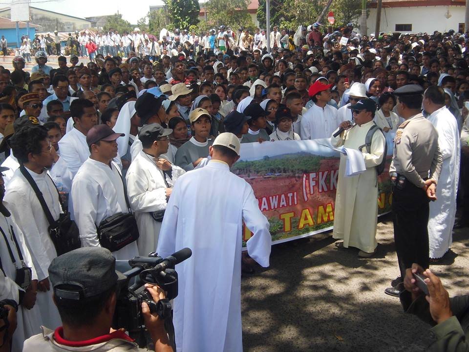 Para pastor yang berunjuk rasa di Ruteng (Foto: Floresa/Ardy Abba)