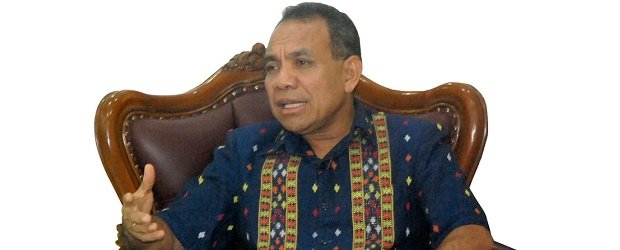 Gubernur Frans Lebu Raya