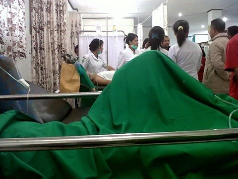 Perawatan Korban Kecelakaan Bis di Cancar, Menggarai, Flores, NTT