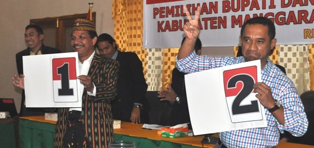 Dua calon bupati Manggarai : Deno Kamelus dan Herybertus GL Nabit (Foto : Wily Grasias)