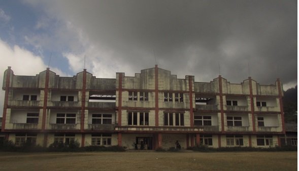 Tampak depan Stadion Golo Dukal di Ruteng (Evan Lahur/Floresa)