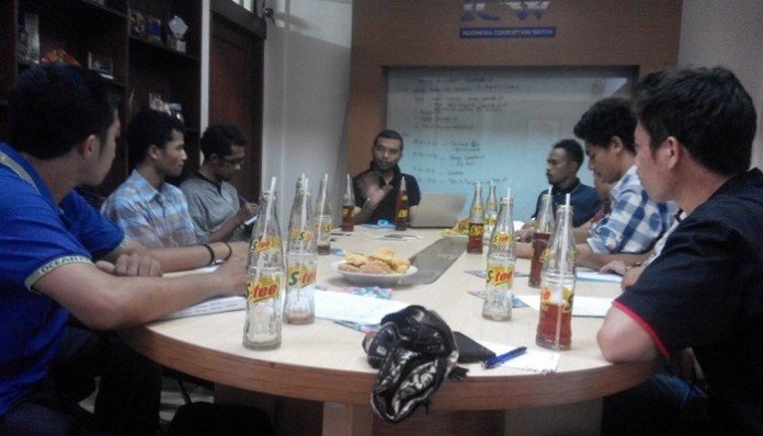 Diskusi AMAK NTT dengan ICW pada Kamis, 7 April 2016 terkait masalah korupsi di sektor perizinan