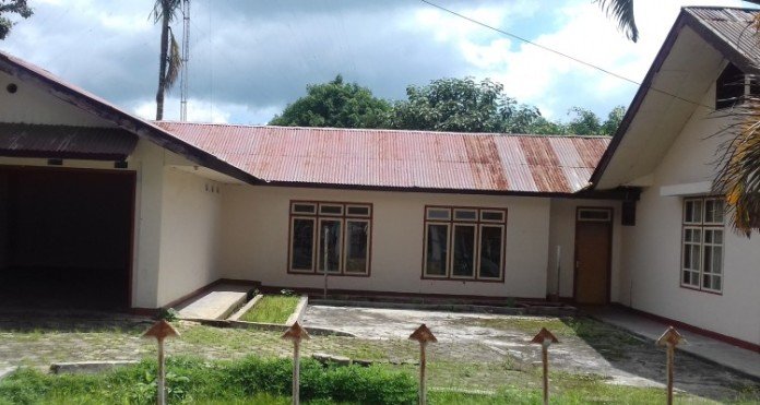 Salah satu rumah dinas pimpinan DPRD Manggarai di Jalan Slamet Riady, Ruteng yang hingga kini belum ditempati