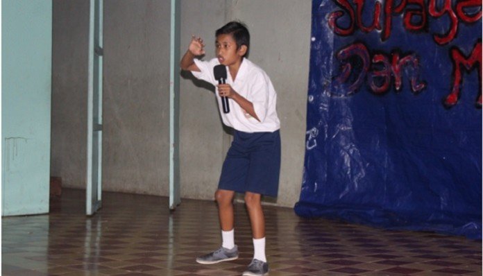 Salah satu siswa SMP Seminari Pius XII Kisol, peserta lomba story telling yang digelar pada Selasa, 26 April 2016