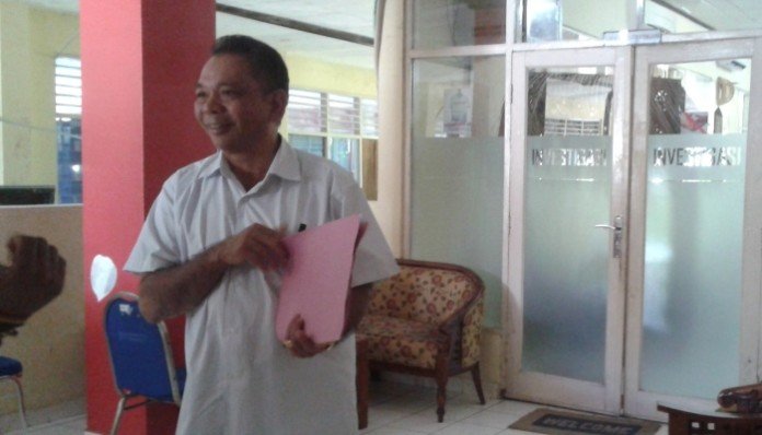 Kadis PU Mabar, Agus Tama di depan ruangan BPKP NTT