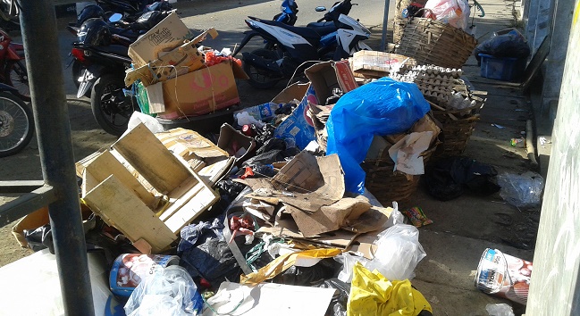 Sebagian tumpukan sampah di TPI Labuan Bajo (Foto: Ferdinand Ambo/Floresa)
