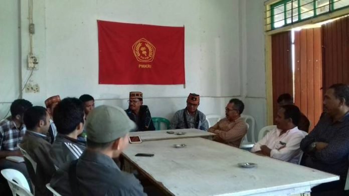 Johnny Plate berdiskusi dengan aktivis PMKRI di Ruteng, Kamis, 22 Juni 2017