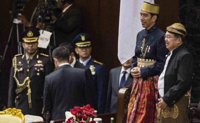 Kenakan Busana  Adat  Saat Upacara Kenegaraan Jokowi JK 