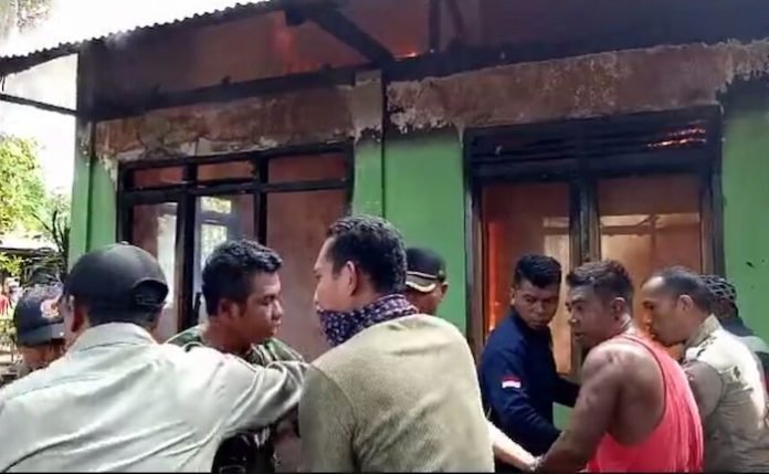 Rumah Kepala BLHD Mabar terbakar