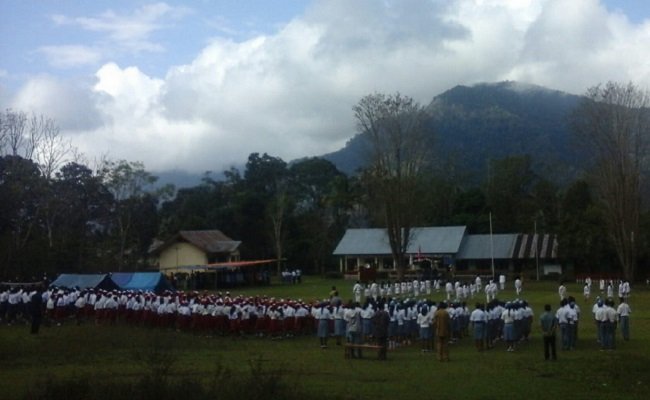 Apel Bendera di Desa Rana Mbata