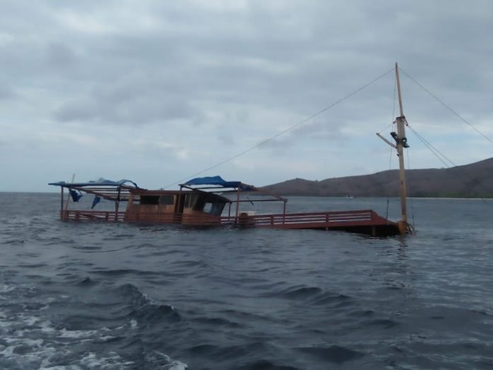 kapal wisata